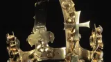 Koruna římského krále Karla IV., Praha, před rokem 1349, zlacené stříbro, kameje, antické gemy a drahé kameny, Cáchy, Dómské muzeum Cáchy