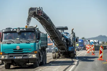 Krajům už dodatečné peníze na opravy silnic nejspíše nepřijdou. Politici je chtějí na dálnice a vysokorychlostní tratě