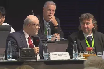 Válek přišel na sjezd nespokojených lékařů. Dále se přeli o peníze i přesčasy