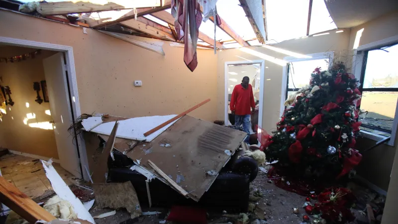 Následky tornáda v Mississippi