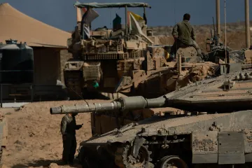 Izraelské tanky postupují do hustě obydlené čtvrti města Gaza, píše Reuters