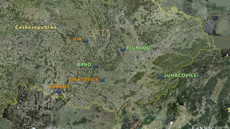 Přehrady, které se čistí (zeleně) a které na čištění teprve čekají (oranžově)