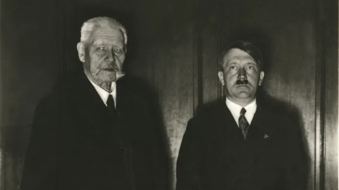 Říšský kancléř s prezidentem Hindenburgem v dubnu 1934