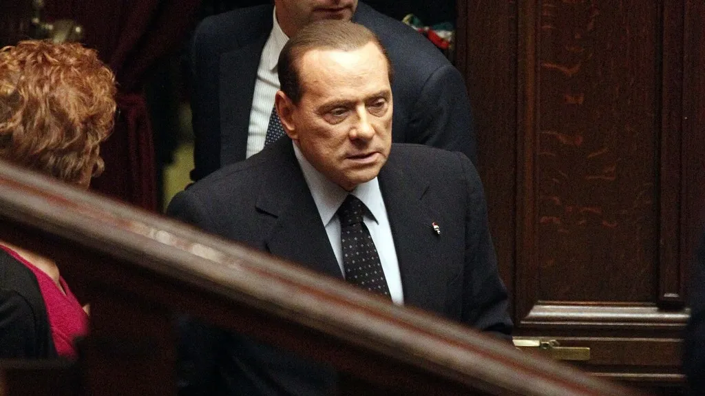 Silvio Berlusconi podal demisi