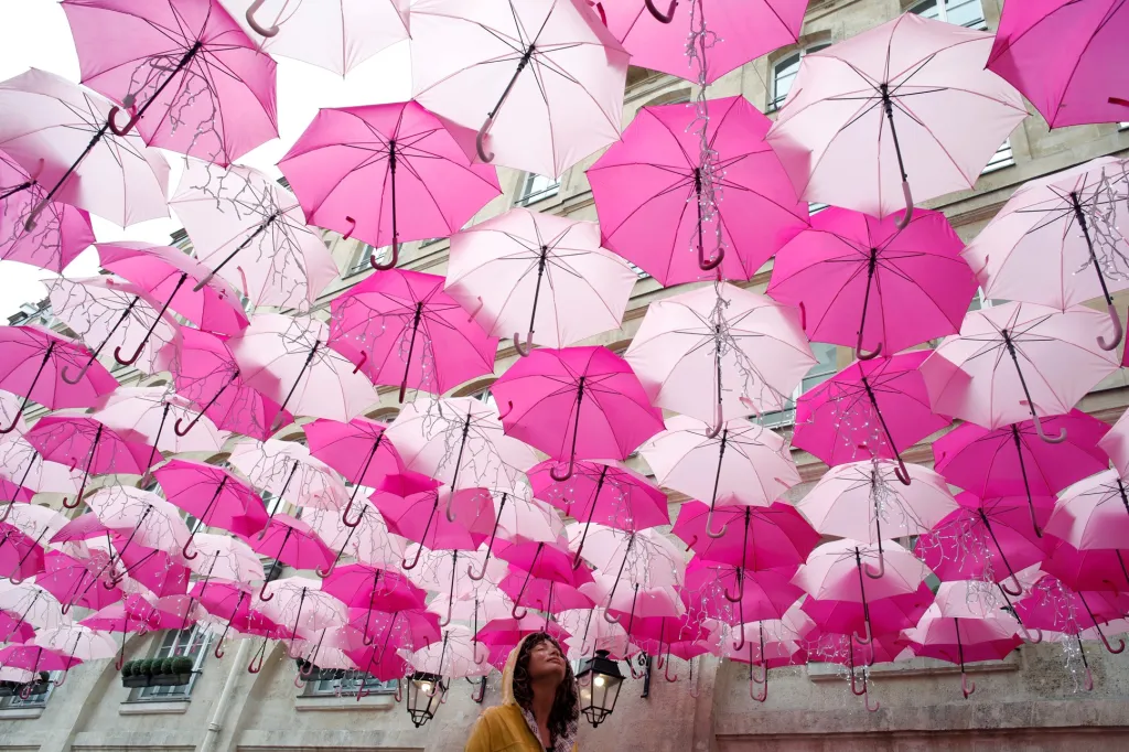 Instalace „Umbrella Sky Project“ je umělecká instalace v Patricie Cunha