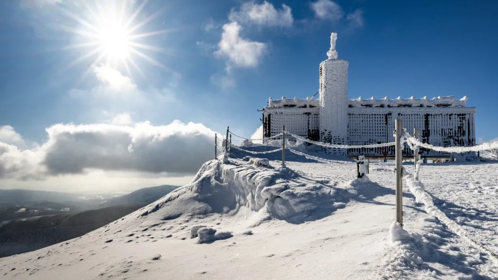 Poštovna na vrcholu Sněžky v Krkonoších (ilustrační foto)