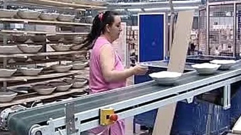 Zaměstnankyně Karlovarského porcelánu