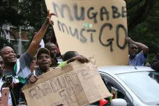 „Největší den v dějinách Zimbabwe.“ V ulicích Harare už slaví Mugabeho svržení