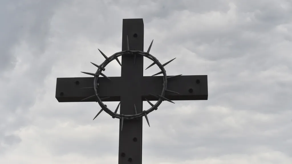 Švédské šance, čtyřmetrový kovaný kříž