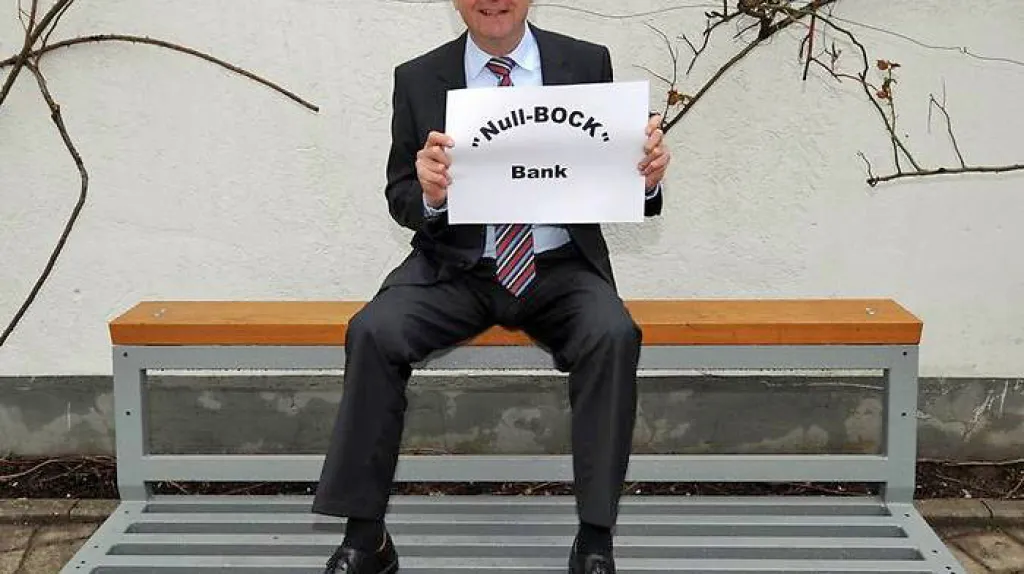 Dieter Mörlein s novým modelem lavičky