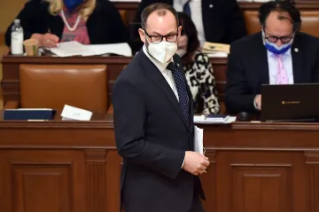 Farský se kvůli stáži v USA vzdá poslaneckého mandátu