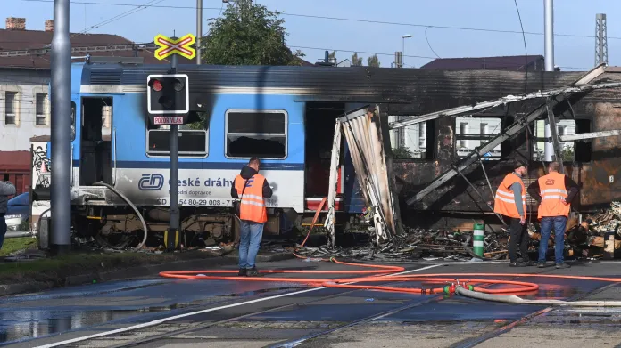 Nehoda kamionu, vlaku a osobního auta na železničním přejezdu v Olomouci