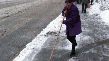 Uklízení chodníku