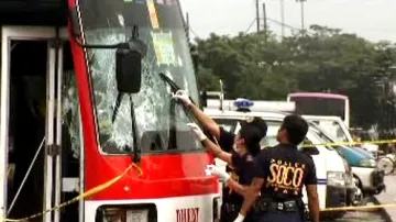 Filipínská policie u autobusu, kde zahynulo osm rukojmích