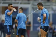 Proč fotbalisté na mistrovství světa stále plivou vodu? Je to trik, jak obelstít mozek