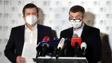 Andrej Babiš s Janem Hamáčkem na tiskové konferenci