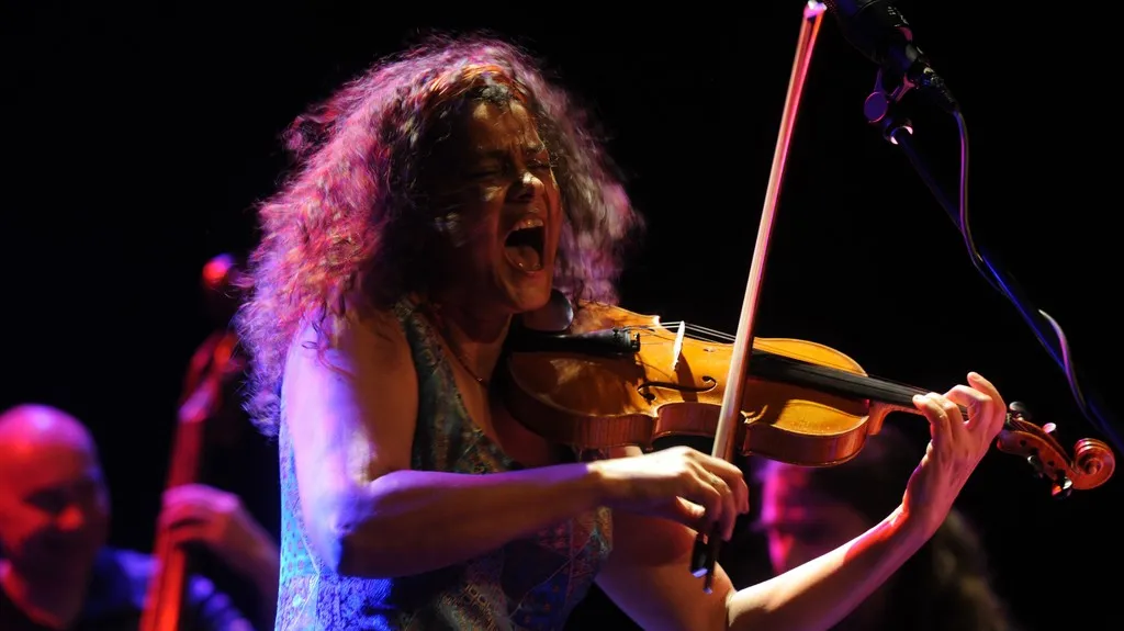 Iva Bittová se skupinou Čikori