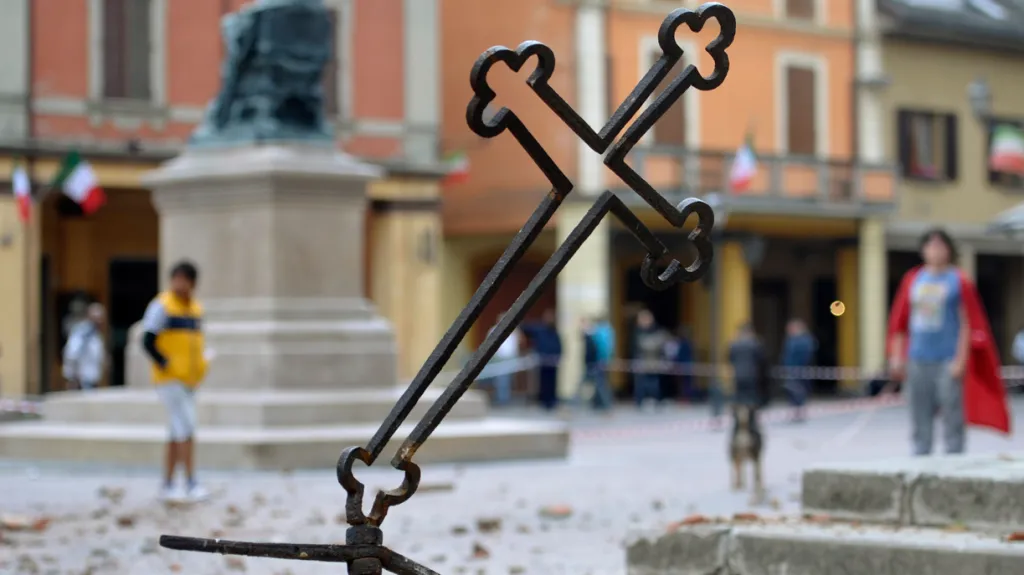 Následky zemětřesení v Crevalcore