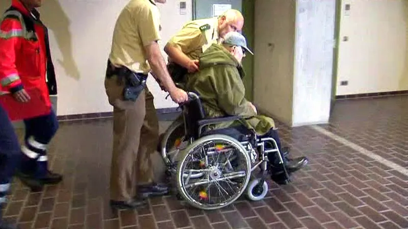 Bývalý nacistický dozorce John Demjanjuk u mnichovského soudu