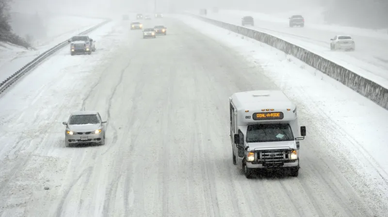 Zasněžená dálnice v Kansasu
