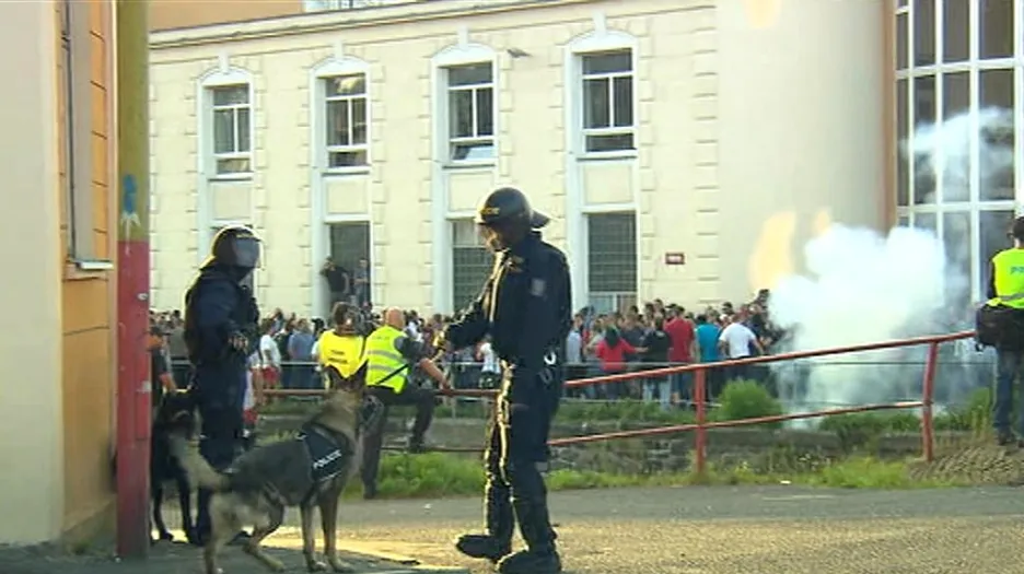 Policisté před zásahem proti radikálům