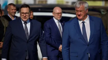 Český ministr zahraničí Jan Lipavský (vlevo) a ukrajinský ministr zahraničí Andrij Sybiha
