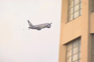 Český evakuační speciál se vrátil z Kábulu do Prahy. Přivezl velvyslance i spolupracovníky