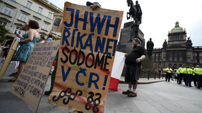Protest proti Gay Pride na Václavském náměstí