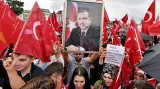 Demonstrace příznivců i odpůrců tureckého prezidenta Erdogana v Kolíně nad Rýnem