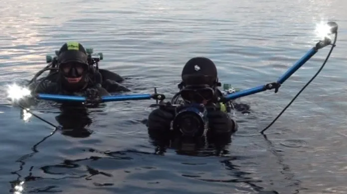 Potápěči se vydávají na kontrolu věží na dno brněnské přehrady