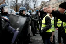 Francie chce zakázat šíření záběrů policistů na sociálních sítích. Kritici se obávají o svobodu tisku