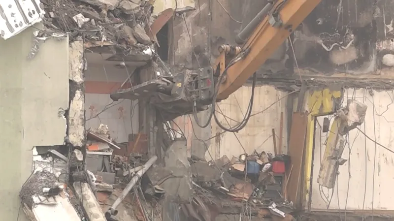 Demolice poškozeného domu v Prešově