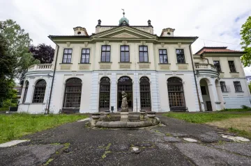 Praha chce od státu pořídit zámek Veleslavín i Národní dům na Vinohradech