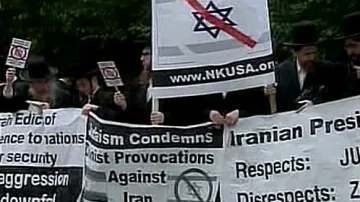 Demonstrace před sídlem OSN