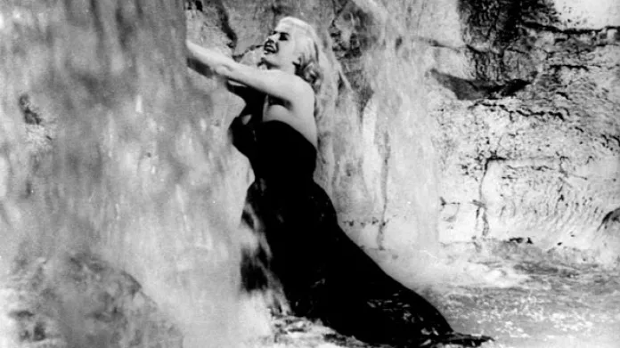 Anita Ekbergová ve filmu Federika Felliniho La Dolce Vita - Sladký život