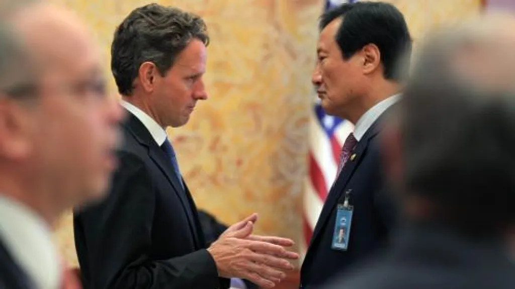 Timothy Geithner a Yoon Jeung-hyun