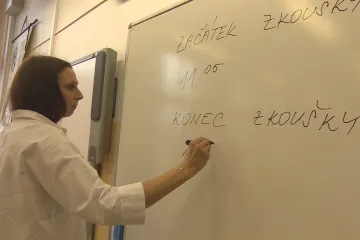 Téměř 90 tisíc dětí vyplnilo přijímací testy na střední školy. Uchazečů je nejvíc za desítky let