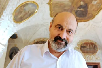 To že byl život? Nepřehlédnutelný kněz Tomáš Halík slaví 70 let