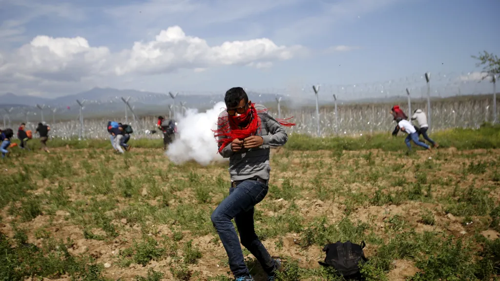 Makedonská policie rozehnala uprchlíky slzným plynem