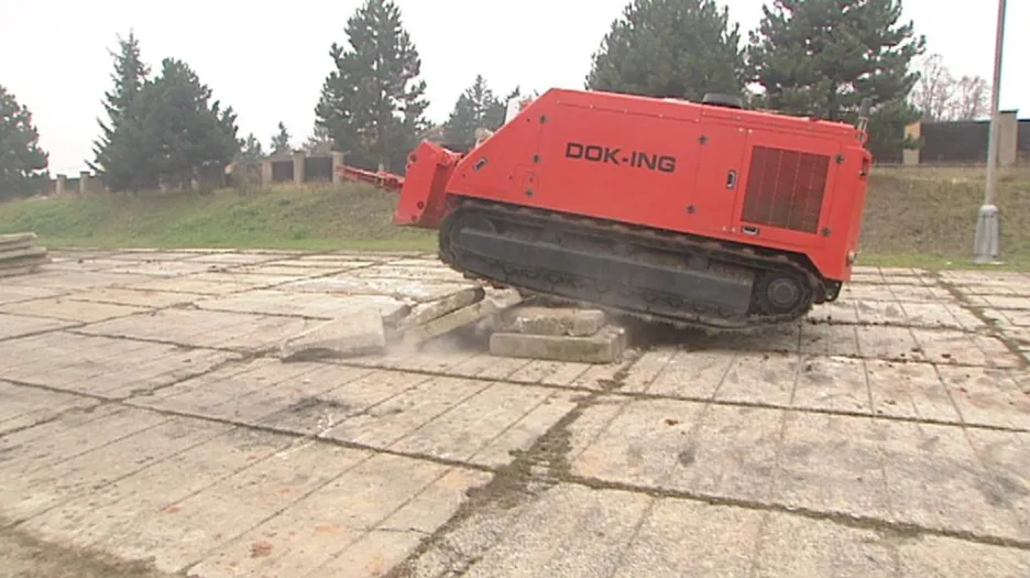 Dálkově ovládaný robot najde centrum požáru, mohl by pomáhat hasičům i armádě.