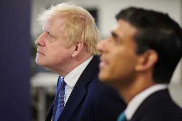 Sunak získal sto podpisů pro kandidaturu do čela toryů. Podporu poslanců dostal i Johnson, informují média