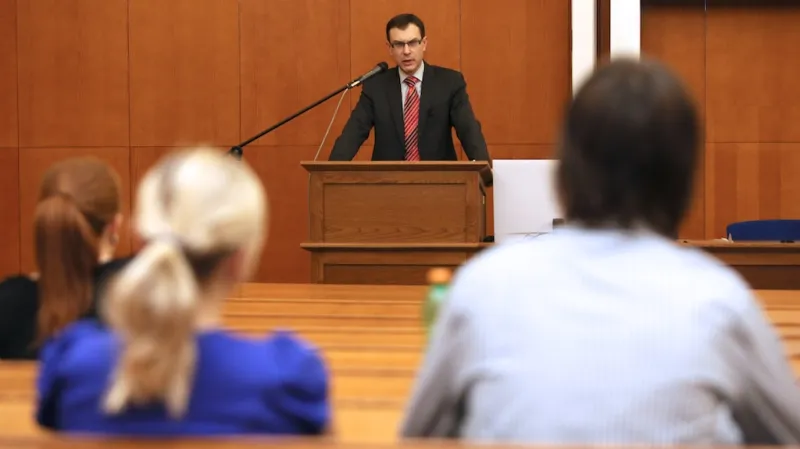 Jan Kysela během přednášky na UK