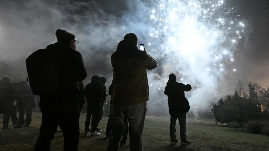 ▷ Při oslavách silvestra se místy výrazně zhoršilo ovzduší, i vlivem  pyrotechniky — ČT24 — Česká televize