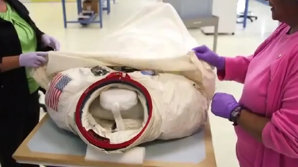 Armstrongův skafandr