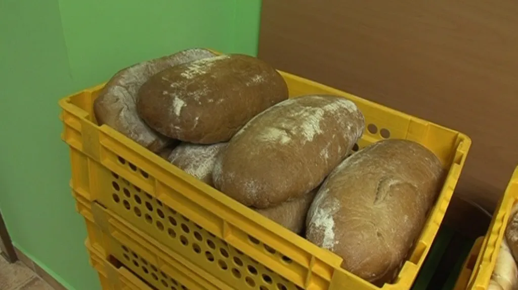 Chleby i rohlíky prodávají na úřadě za nákupní cenu