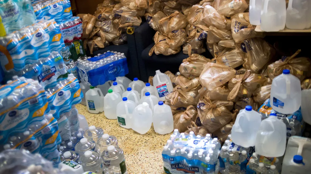 V americkém městě Flint musí pít jen balenou vodu