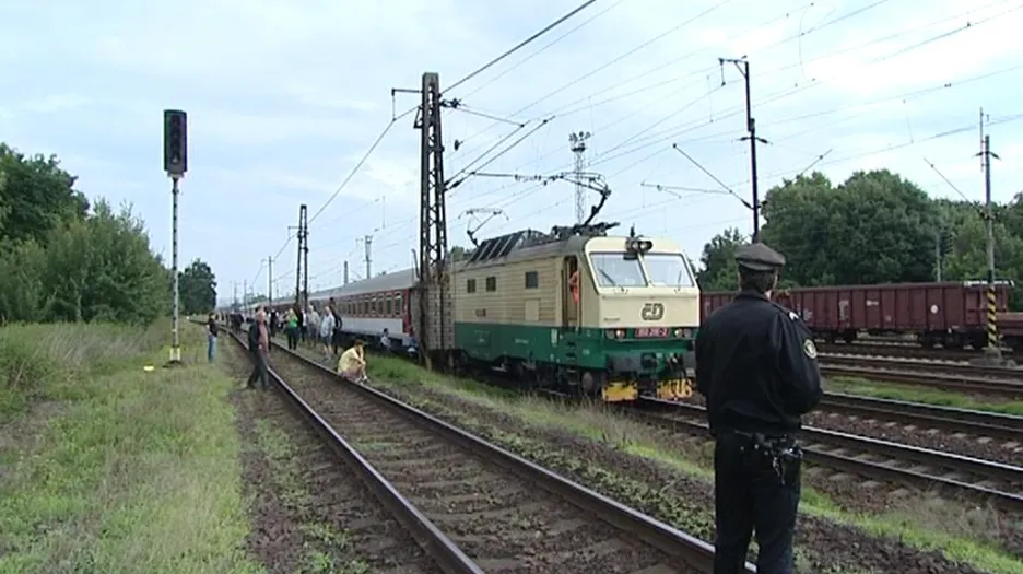 Pod kola vlaku spadl na Olomoucku člověk