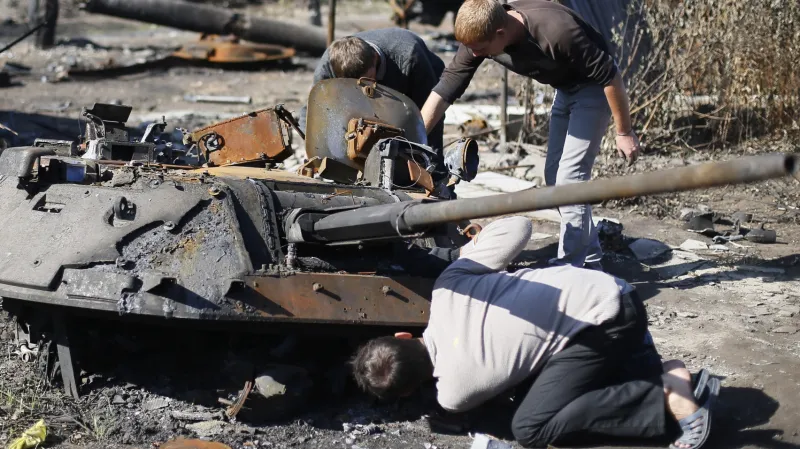 V Doněcku se bojuje, Luhansk se ze střetů vzpamatovává