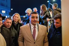 V prvním kole rumunských prezidentských voleb vyhrál Simion