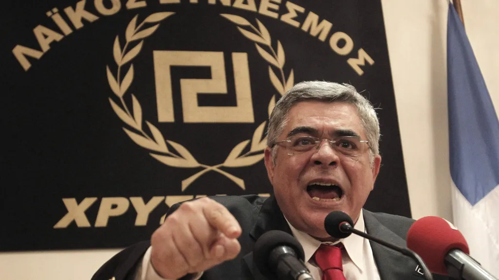 Lídr Zlatého úsvitu Nikolaos Mihaloliakos